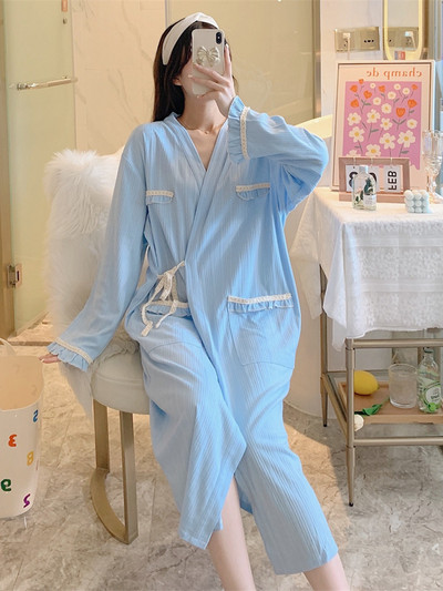 Нов модел нощница с шпиц деколте за кърмачки