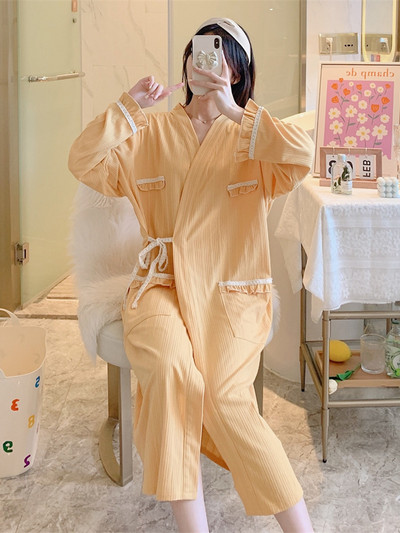 Нов модел нощница с шпиц деколте за кърмачки