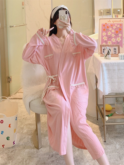 Нов модел нощница с шпиц деколте за кърмачки