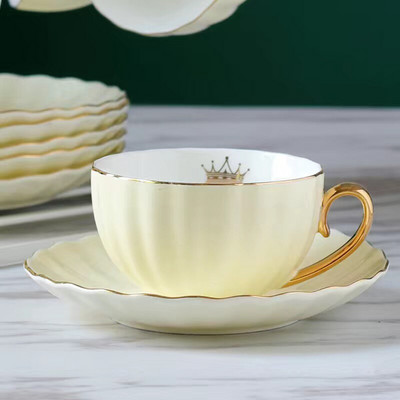 Wourmth augstas kvalitātes kaula porcelāna kafijas krūzes ar zelta rokturi Keramikas uz glazūra uzlabotas tējas krūzes un apakštasīšu komplekti luksusa dāvana