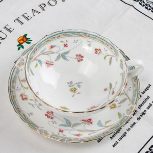 Ins Hot Prabangus kavos puodelis su lėkšte britiškos arbatos rinkinys su gėlių raštu Europos korėjiečių kinų stiliaus