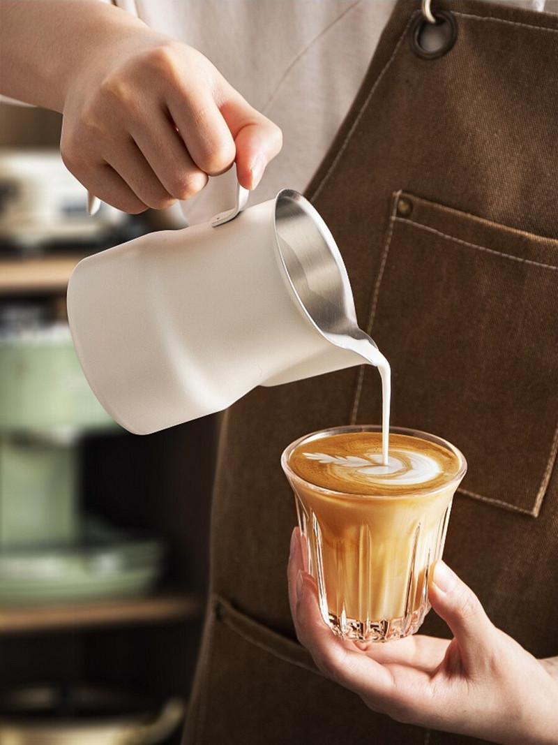 350/500/700 ml-es rozsdamentes acél tejeskancsó habosító kancsó tejespresso gép Cappuccino tejeskávé habosító kancsó Barista tejeskancsó