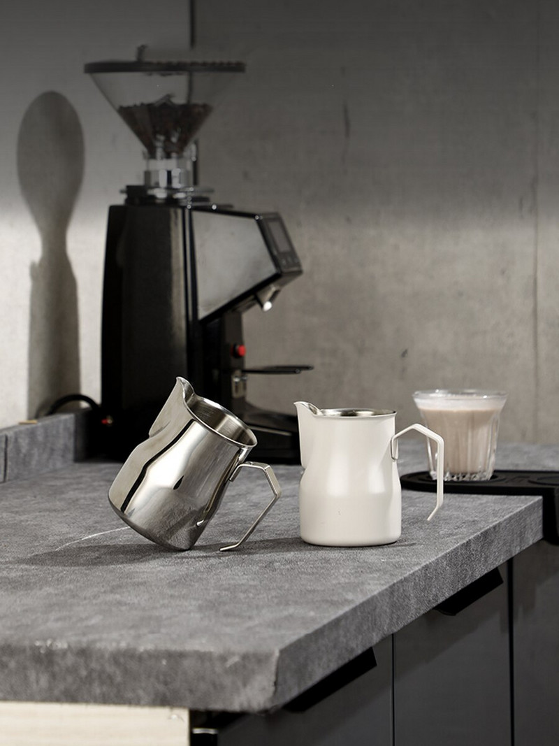350/500/700 ml-es rozsdamentes acél tejeskancsó habosító kancsó tejespresso gép Cappuccino tejeskávé habosító kancsó Barista tejeskancsó