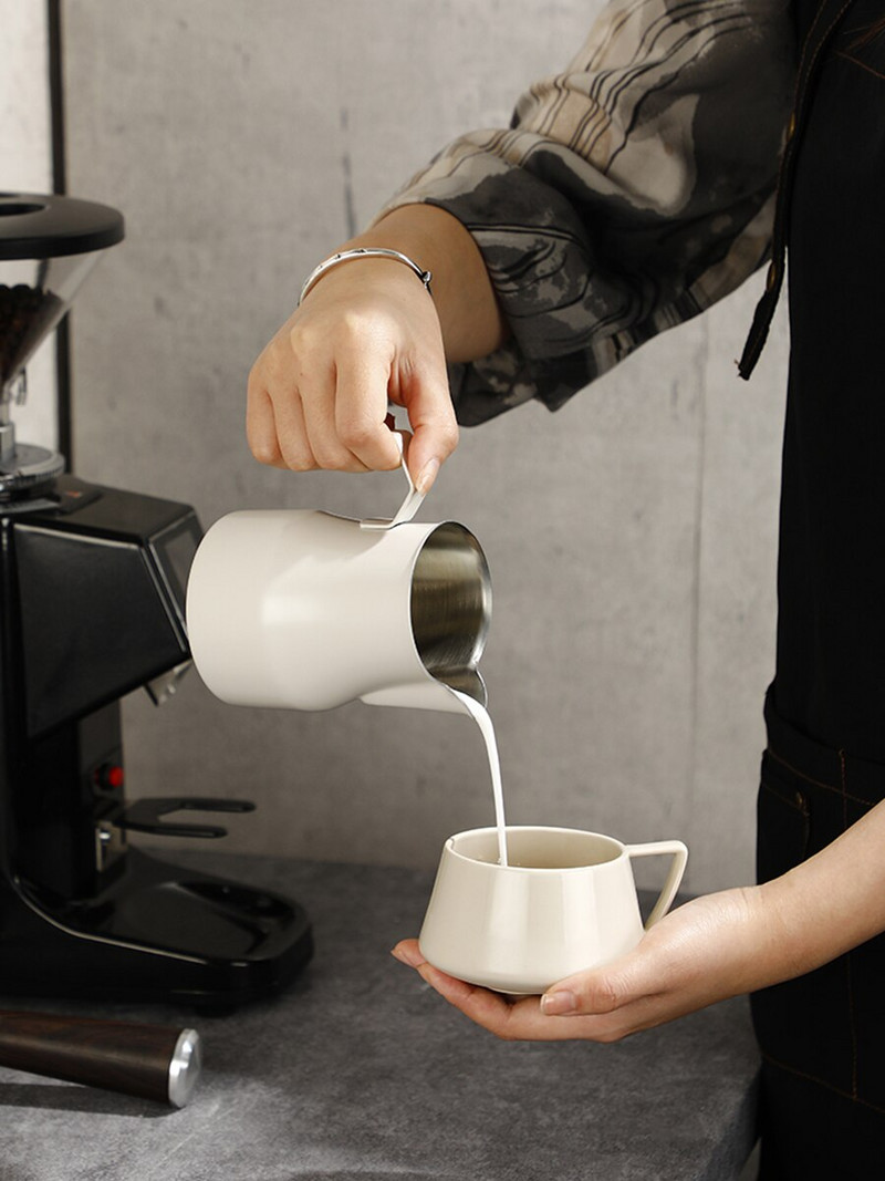350/500/700 ml-es rozsdamentes acél tejeskancsó habosító kancsó tejespresso gép Cappuccino tejeskávé habosító kancsó Barista tejeskancsó