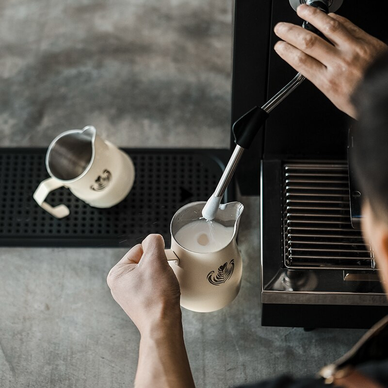 350/500/700Ml Nerūdijančio plieno pieno putų ąsotis Storas kavos pieno putų puodukas Itališkas Latte Art ąsotis Pieno ąsočio plakiklio puodelis