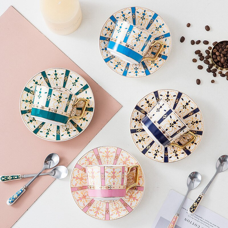 Комплект чаша за кафе и чинийка от скандинавски порцелан със златна дръжка Британска керамична чаша за кафе за кафе Чаша за чай Двойка чаши за еспресо Подарък