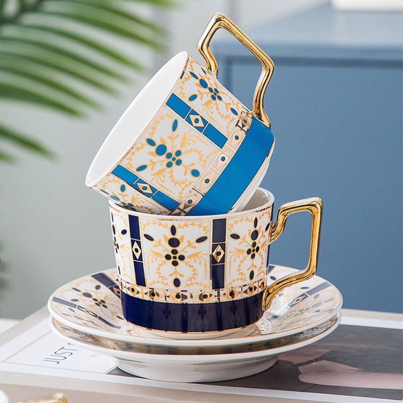 Комплект чаша за кафе и чинийка от скандинавски порцелан със златна дръжка Британска керамична чаша за кафе за кафе Чаша за чай Двойка чаши за еспресо Подарък