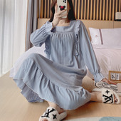 Ženska spavaćica s dugim rukavima i četvrtastim izrezom za dojilje