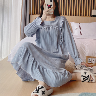 Ženska spavaćica s dugim rukavima i četvrtastim izrezom za dojilje