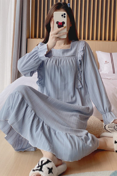 Ženska spavaćica s dugim rukavima i četvrtastim izrezom za dojilje