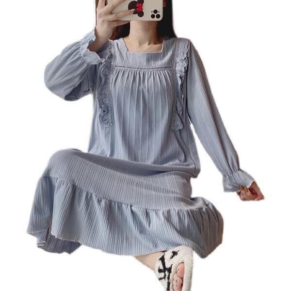 Ženska spavaćica s dugim rukavima i četvrtastim izrezom za dojilje