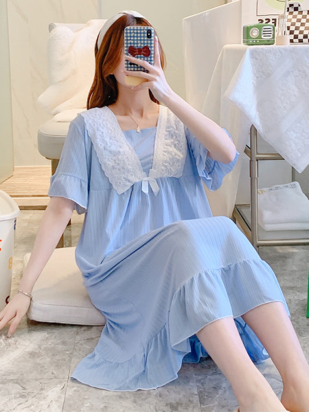 Ежедневна дамска нощница с дантела -син и розов цвят