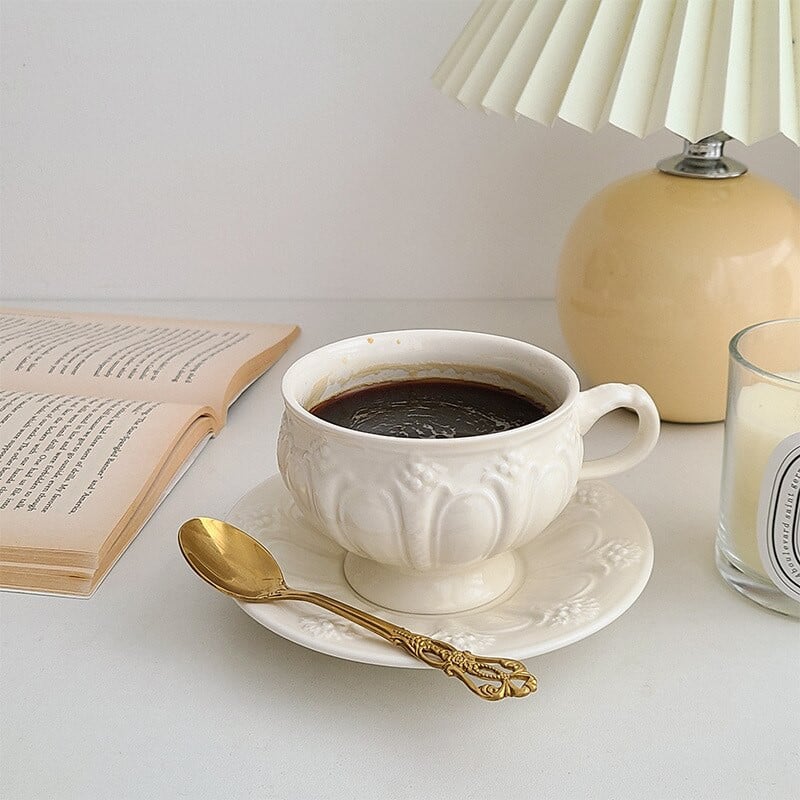 Set de ceai de ceai cu mâner decorativ de nuntă, sculptat în stil nordic, din ceramică albă.
