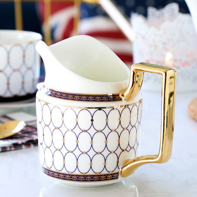 Bone China kreatív tejkancsó fogantyúval plusz tejfüzér tejeskancsó könnyű luxus kis tejcsésze kávéfőző tartozékok LB522