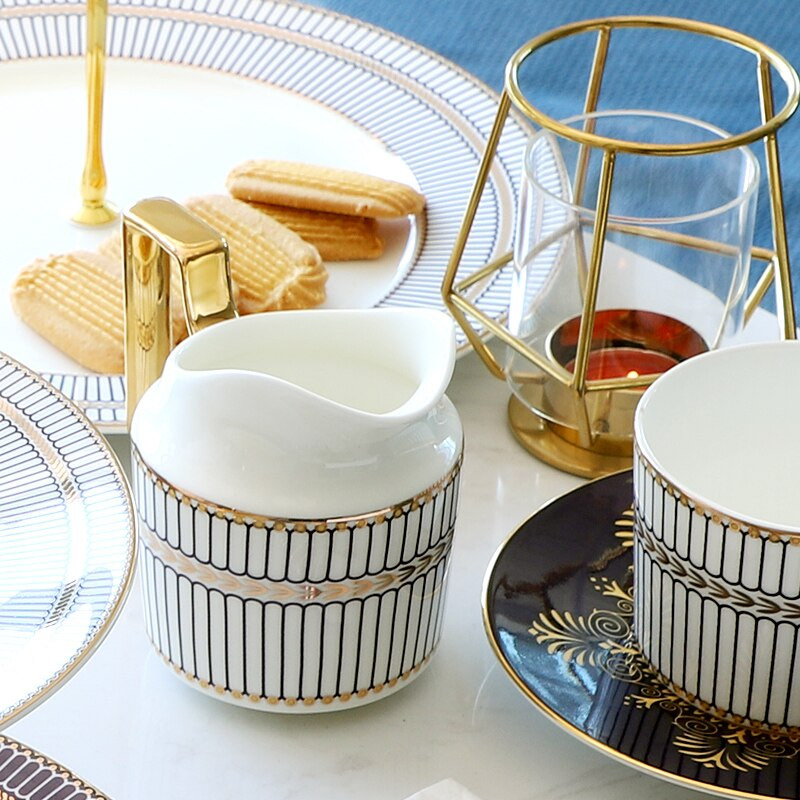 Bone China kreatív tejkancsó fogantyúval plusz tejfüzér tejeskancsó könnyű luxus kis tejcsésze kávéfőző tartozékok LB522
