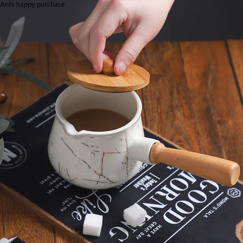 Balto aukso rašto keraminis pieno ąsotis medinė rankena Kavos pieno puodas Kavos reikmenys Kavos priedai Stalinis pieno ąsotis su mediniu dangteliu