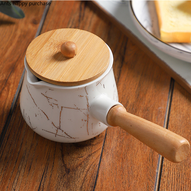 Balto aukso rašto keraminis pieno ąsotis medinė rankena Kavos pieno puodas Kavos reikmenys Kavos priedai Stalinis pieno ąsotis su mediniu dangteliu