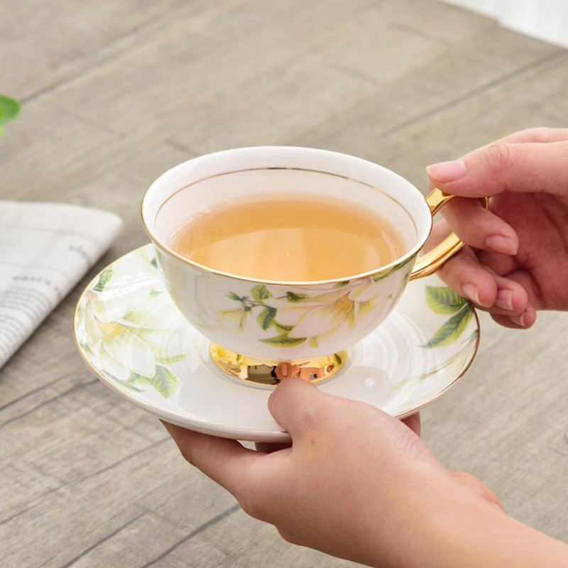 Európai stílusú csont porcelán kávéscsésze készlet Vintage kerámia délutáni tea csészealj kanál Luxus ajándék kávézóba, boltba