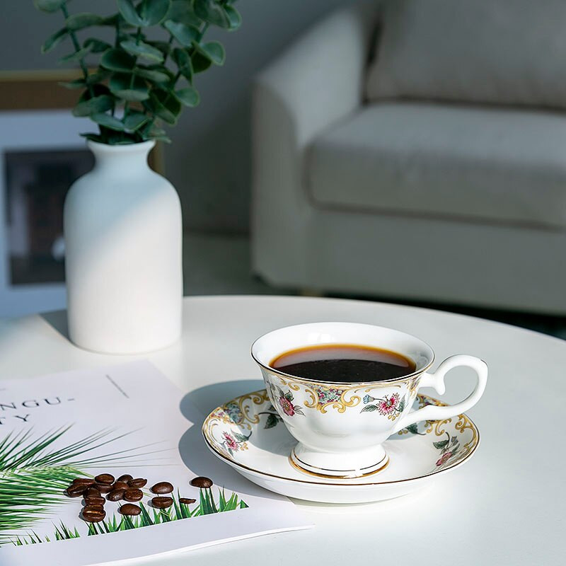 Bone China kávés bögre British Palace Vintage virágmintás délutáni tea csésze és csészealj készlet Kávés kerámia csésze kávés edények