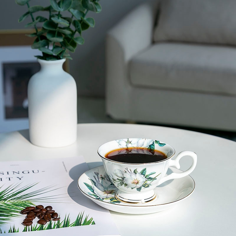 Bone China kávés bögre British Palace Vintage virágmintás délutáni tea csésze és csészealj készlet Kávés kerámia csésze kávés edények