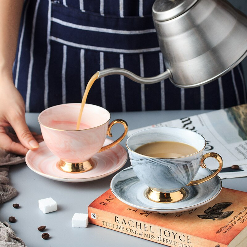 Marmurinio rašto kavos puodelio ir lėkštės rinkinys Minimalistinis ir daugkartinis popietės arbatos keramikinis raudonos arbatos puodelis Puodelis ir lėkštė