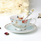 Creative Royal Teasets Vintage Rose Flower Bone China teáscsésze és csészealj és kanalas brit kávéscsészék ételek aranyozott díszítéssel