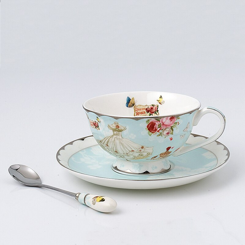 Creative Royal Teasets Vintage Rose Flower Bone China teáscsésze és csészealj és kanalas brit kávéscsészék ételek aranyozott díszítéssel