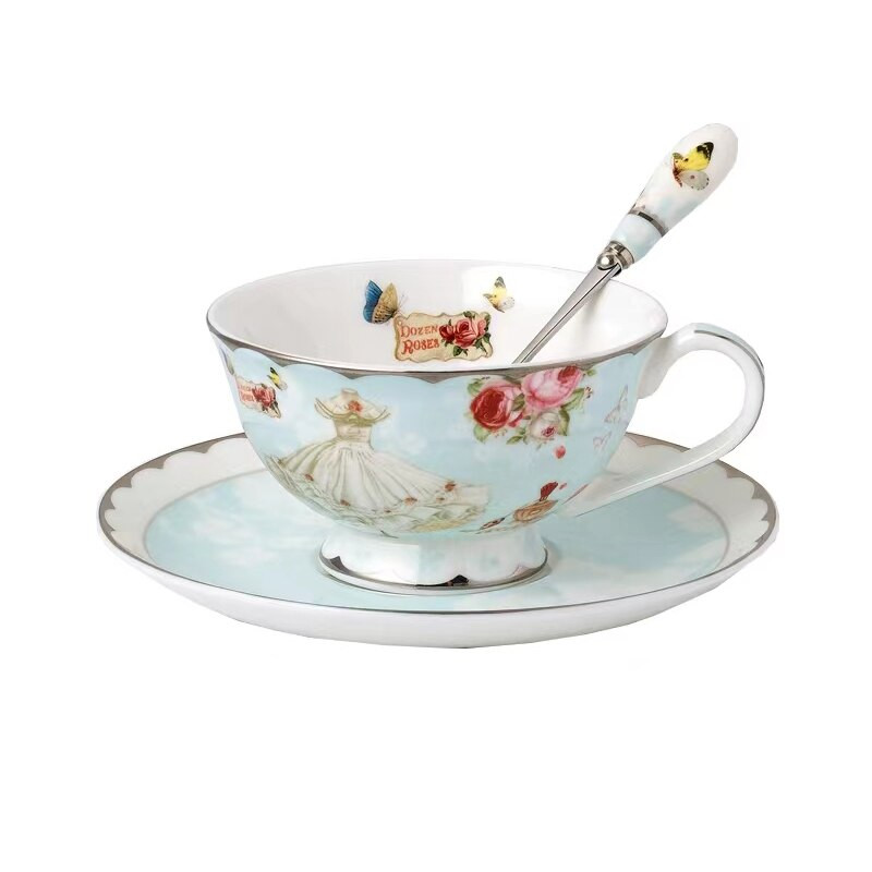 Creative Royal Teasets Vintage Rose Flower Bone China teáscsésze és csészealj és kanalas brit kávéscsészék ételek aranyozott díszítéssel