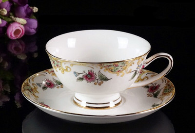 Luxus virágmintás délutáni teás csésze csészealj Kanál Bone China kávéscsésze készlet Európa Porcelán kerámia bögre Cafe Party Italkészlet