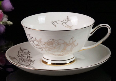 Luxus virágmintás délutáni teás csésze csészealj Kanál Bone China kávéscsésze készlet Európa Porcelán kerámia bögre Cafe Party Italkészlet