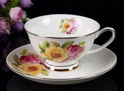 Luxus virágmintás délutáni teás csésze csészealj Kanál Bone China kávéscsésze készlet Európa Porcelán kerámia bögre Cafe Party Italkészlet
