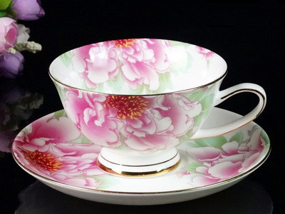 Luxus virágmintás délutáni teás csésze csészealj Kanál Bone China kávéscsésze készlet Európa Porcelán kerámia bögre Cafe Party Italkészlet