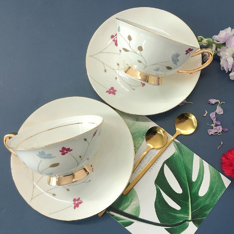 Luxus virágmintás délutáni teás csésze csészealj Kanál Bone China kávéscsésze készlet Európa Porcelán kerámia bögre Cafe Party Italkészlet
