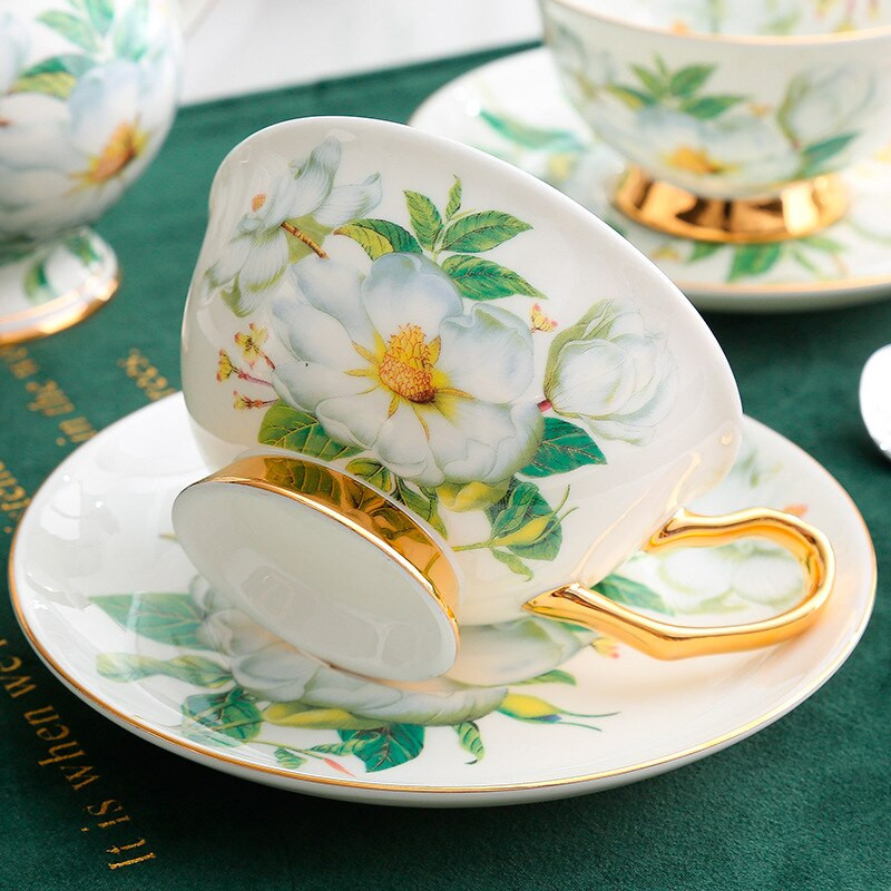 Luxus virágmintás délutáni teás csésze csészealj Kanál Bone China kávéscsésze készlet Európa Porcelán kerámia bögre Cafe Party Italkészlet