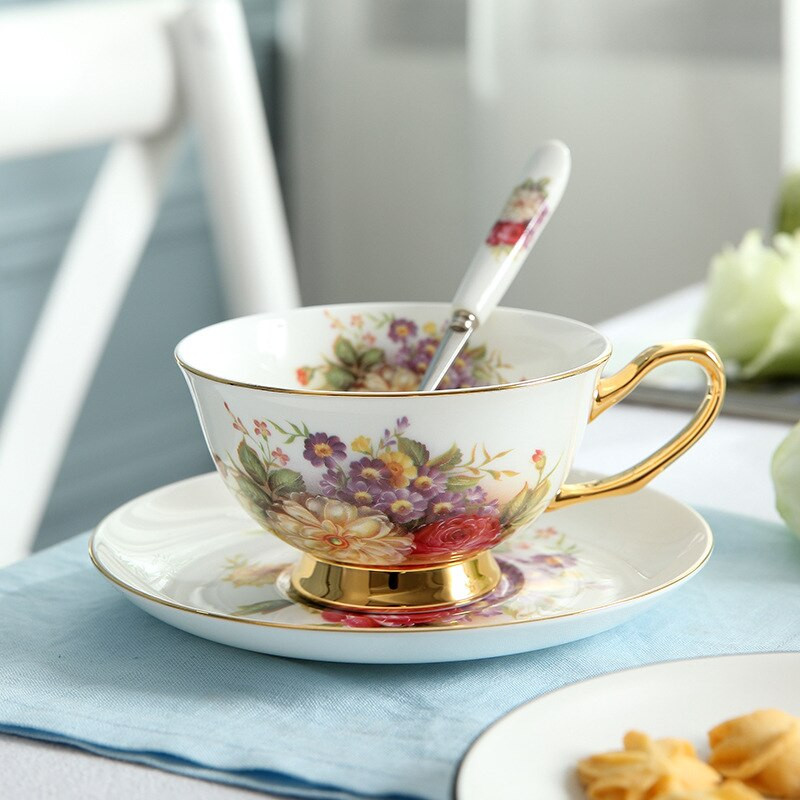 Luxus virágmintás délutáni teás csésze csészealj Kanál Bone China kávéscsésze készlet Európa Porcelán kerámia bögre Cafe Party Italkészlet