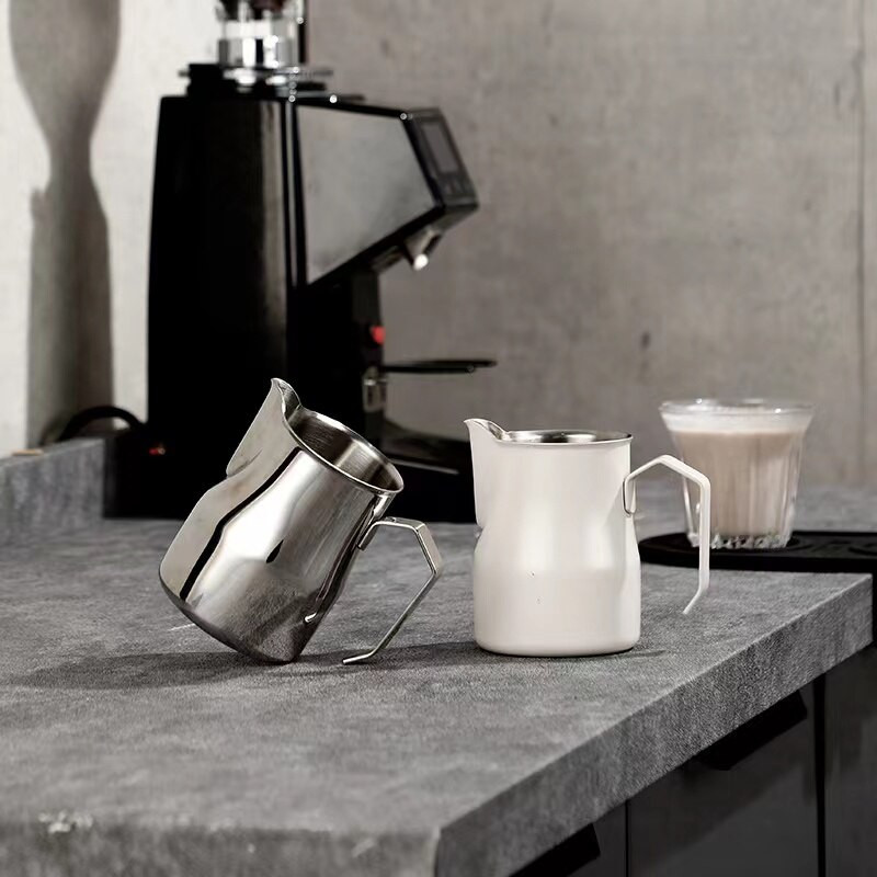 304 Rozsdamentes acél tejhabosító kancsó vastag kávés tejhabos bögrék Olasz Latte Art kancsó kancsó habosító csésze 350/500ml