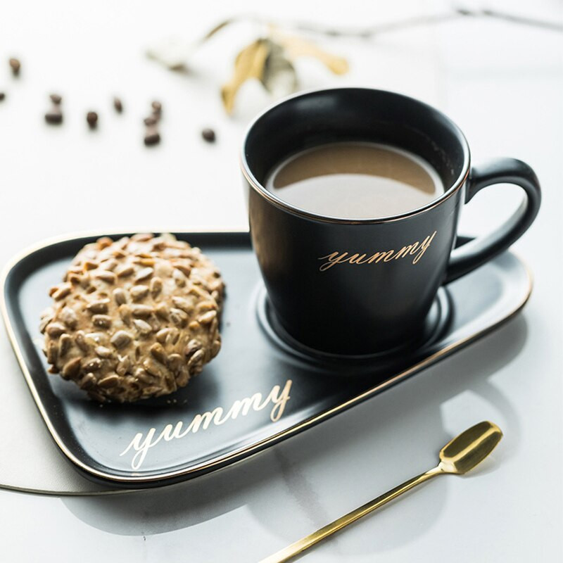 Arany keretű kerámia kávés bögre pohár Tea csésze és csészealj készlet Porcelán arany kanalas bögrék Aranyos desszertcsészék Csontkína teáskészletek