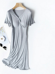 Раирана дамска нощница с къс ръкав за кърмачки