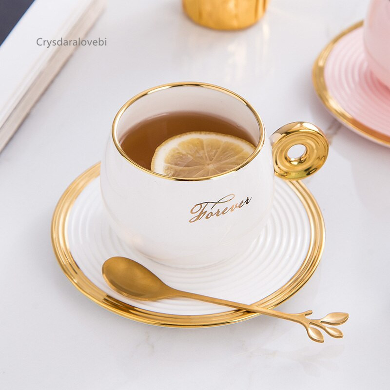 Madingas Elegantiškas keraminis kavos puodelis Europos stiliaus gėlių arbatos puodelis Popietės arbatos puodelio piešimas Auksinio šaukšto puodelio laikiklio derinys