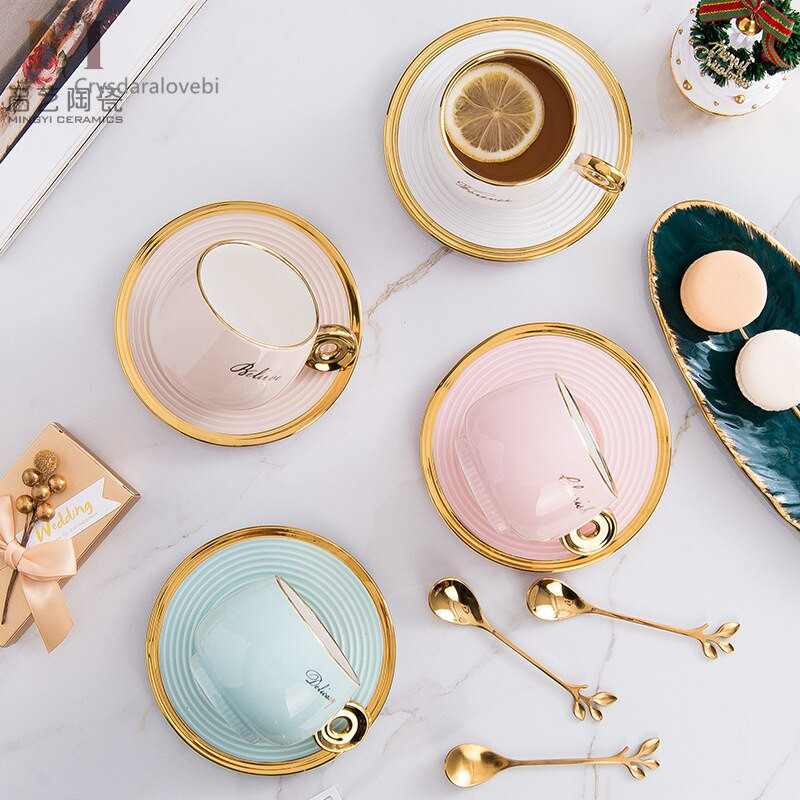 Madingas Elegantiškas keraminis kavos puodelis Europos stiliaus gėlių arbatos puodelis Popietės arbatos puodelio piešimas Auksinio šaukšto puodelio laikiklio derinys