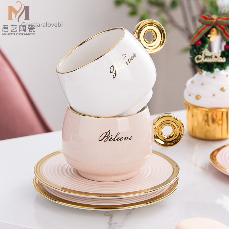 Madingas Elegantiškas keraminis kavos puodelis Europos stiliaus gėlių arbatos puodelis Popietės arbatos puodelio piešimas Auksinio šaukšto puodelio laikiklio derinys