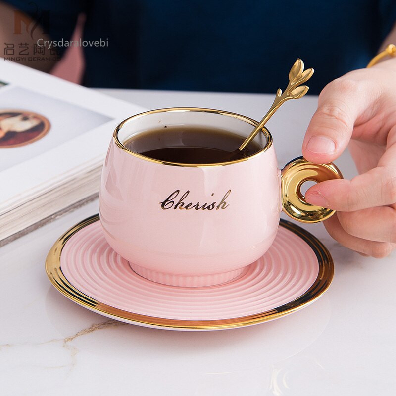 Madingas Elegantiškas keraminis kavos puodelis Europos stiliaus gėlių arbatos puodelis Popietės arbatos puodelio piešimas Auksinio šaukšto puodelio laikiklio derinys