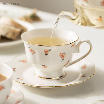 Európai stílusú csészealj Kerámia rózsavirág kávés bögre teáscsésze desszerttálca készlettel Italvíz Tej Kávézó bögrék Edénytál