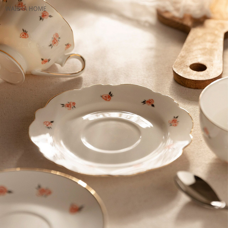 Európai stílusú csészealj Kerámia rózsavirág kávés bögre teáscsésze desszerttálca készlettel Italvíz Tej Kávézó bögrék Edénytál