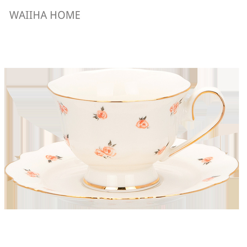 Európai stílusú csészealj Kerámia rózsavirág kávés bögre teáscsésze desszerttálca készlettel Italvíz Tej Kávézó bögrék Edénytál