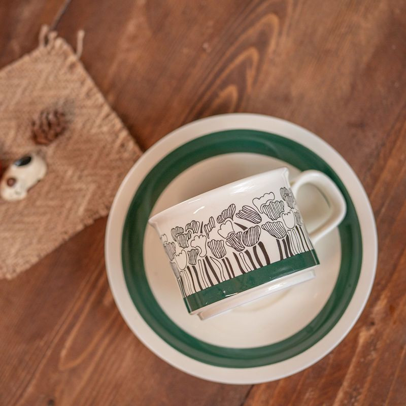 Középkori sötétzöld virág teáscsésze és csészealj készlet Finn stílusú kávé tea tej tejeskávé csésze Ajándék születésnapi porcelán étkészlethez