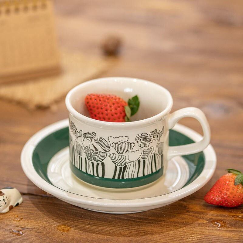 Középkori sötétzöld virág teáscsésze és csészealj készlet Finn stílusú kávé tea tej tejeskávé csésze Ajándék születésnapi porcelán étkészlethez