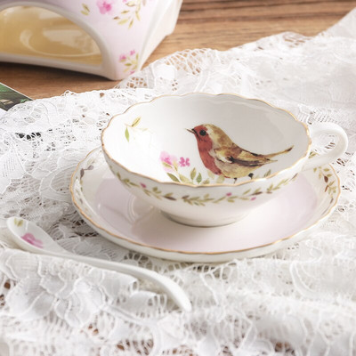 Európai stílusú 150 ml-es virágdizájn kávéscsésze és csészealj készlet Phnom Penh kerámia kávéscsészék délutáni teához Bone China