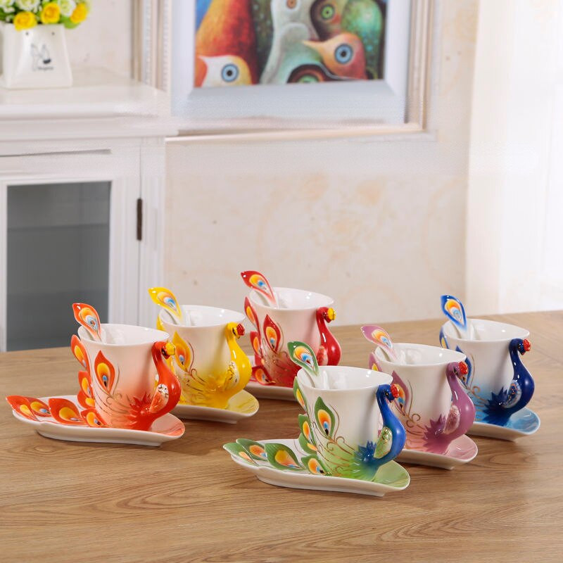 3D kūrybingas keramikinis povo kavos puodelis Aukštos klasės kaulinis kininis emaliuotas povas puodelis Elegantiškas Šiaurės šalių juodosios arbatos puodelių rinkinys dekoravimo dovanoms