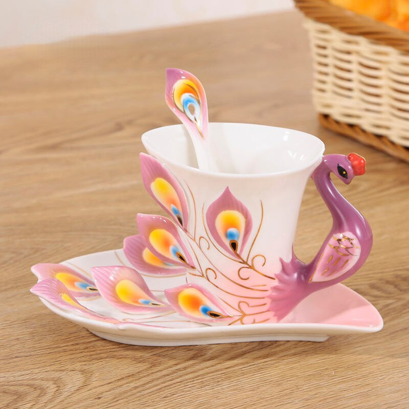 3D kūrybingas keramikinis povo kavos puodelis Aukštos klasės kaulinis kininis emaliuotas povas puodelis Elegantiškas Šiaurės šalių juodosios arbatos puodelių rinkinys dekoravimo dovanoms